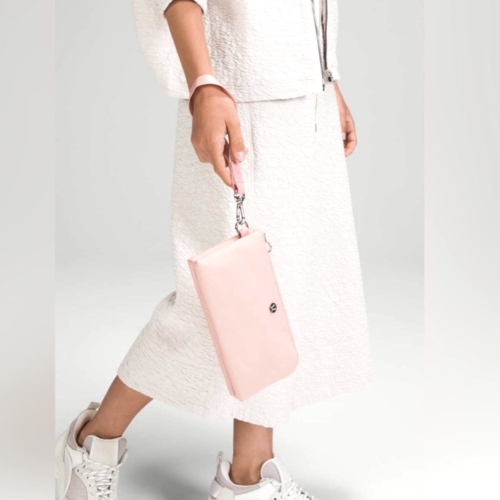 NWT Lululemon Curved Wristlet